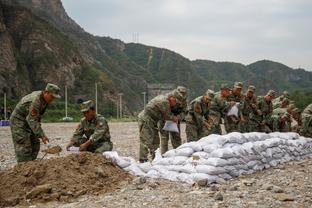 今天是约基奇和穆雷共同赢的第300场比赛 队史30岁前首对